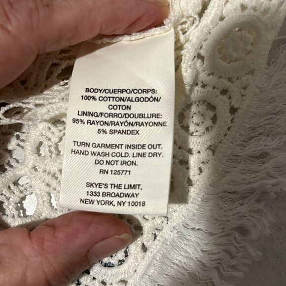 Skye’s the Limit Crocheted Lace Lined Bodice Sleeveless Top Line Bodice Fringed - Picture 11 of 12